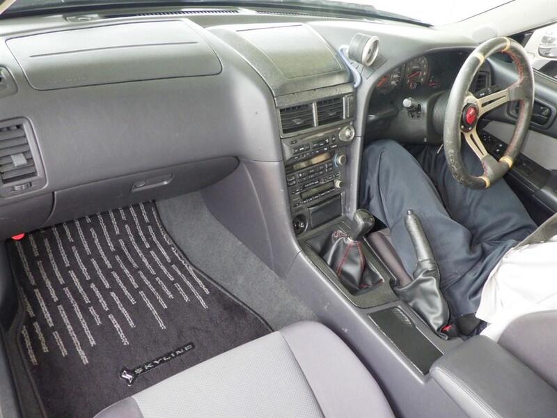 NISSAN SKYLINE